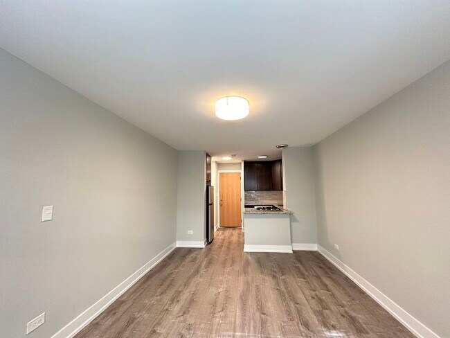 Building Photo - 448 W Barry Ave