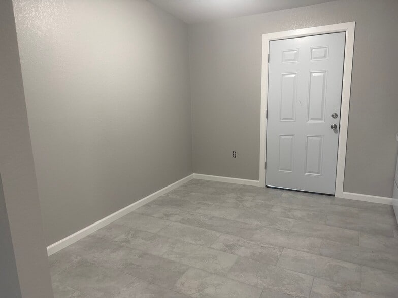 Building Photo - 3040 Fletcher Ave