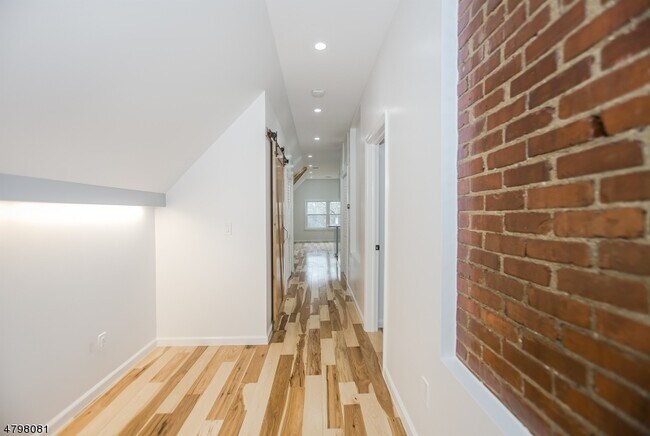 Building Photo - 36 N Willow St