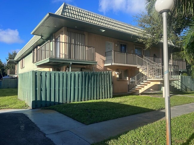 Primary Photo - 1856 Fairview Villas Dr