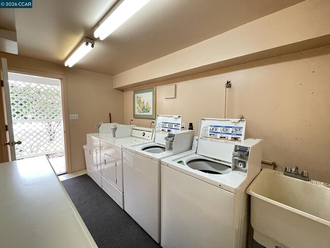 Building Photo - 216 Kentucky St