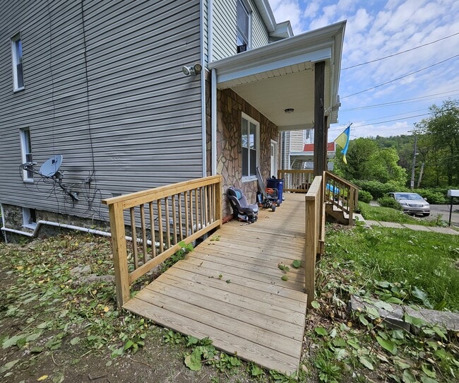 Building Photo - 804 Dubois St