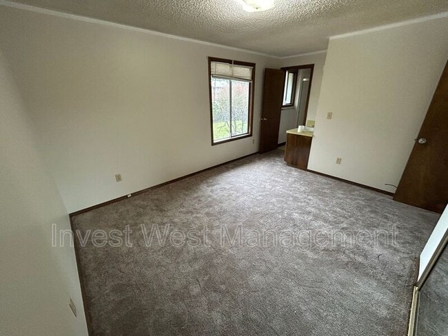 Building Photo - 14912 NE 47th St