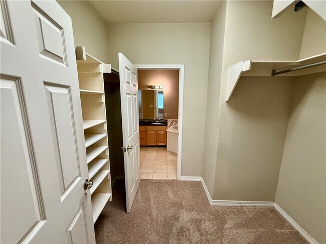 Building Photo - 4214 N Meadow View Dr
