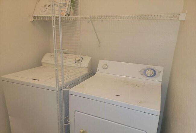 Building Photo - 3 Bedroom, 2 Bath, & Den Home Coming Soon!