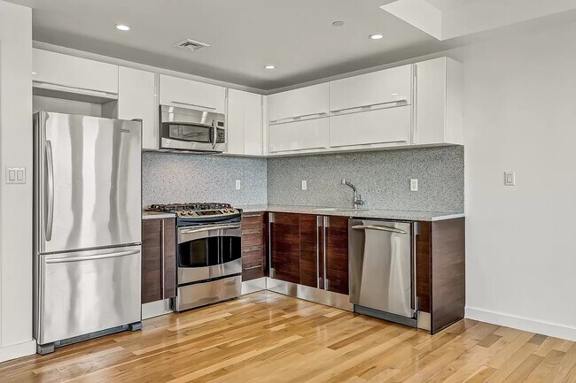 Building Photo - 35-40-40 30th St