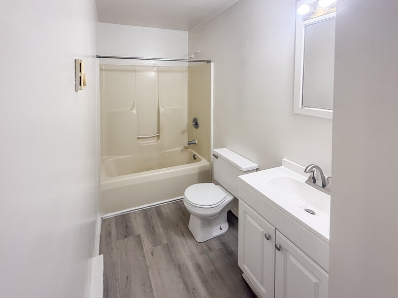 Building Photo - 496 Lancaster Creek Dr