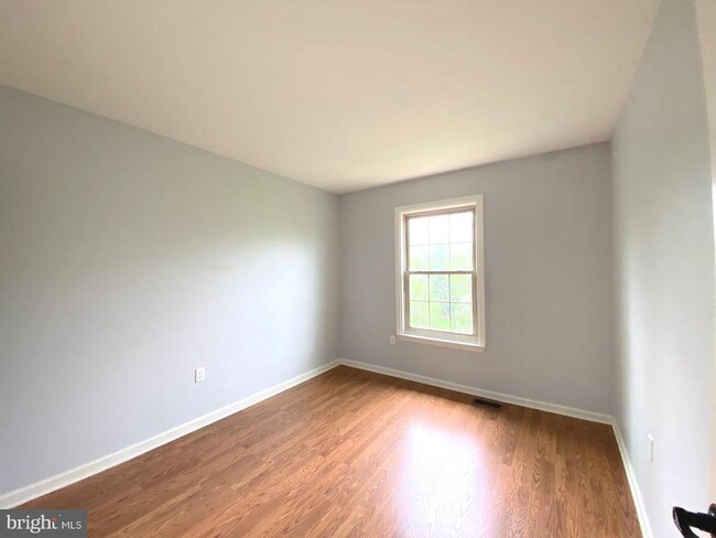 Building Photo - 618 Shropshire Dr