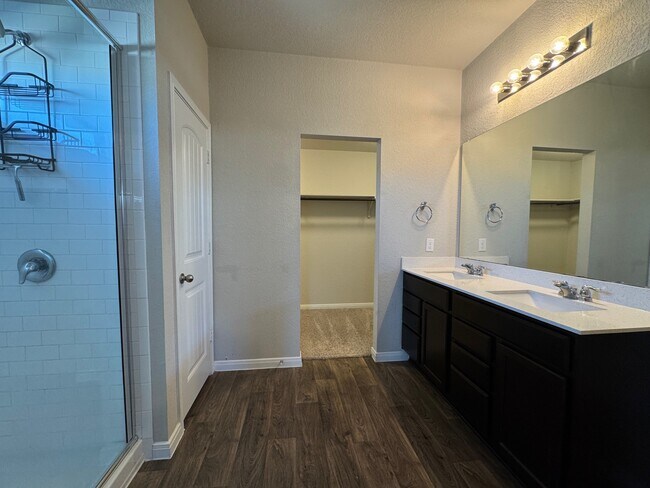 Building Photo - 407 Marimoor Dr