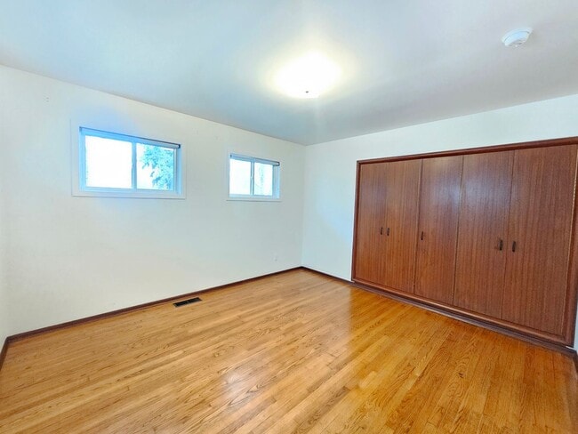 Building Photo - $2,300 - 3 Bed / 2 Bath Rancher Home in Perry District