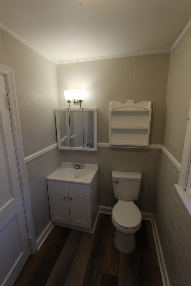 Building Photo - 234 1/2 Saluda St