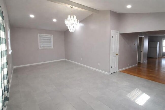 Building Photo - 1115 5th Ave