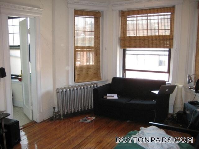 Primary Photo - 132 Hemenway St