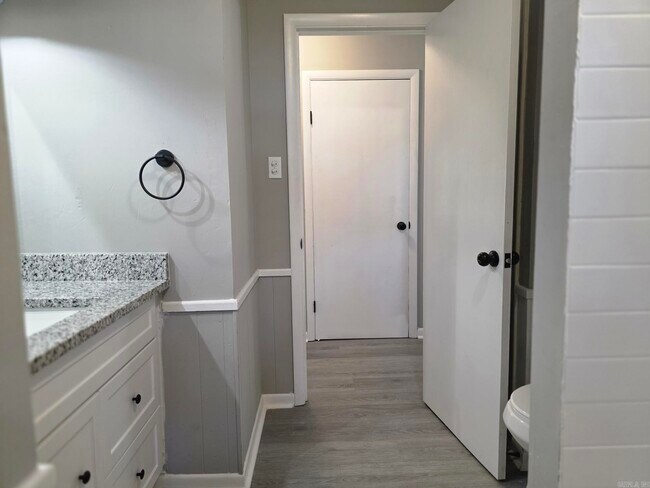 Building Photo - 216 Windhill Dr