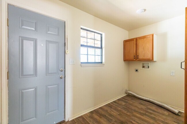 Building Photo - 2233 Fannin St