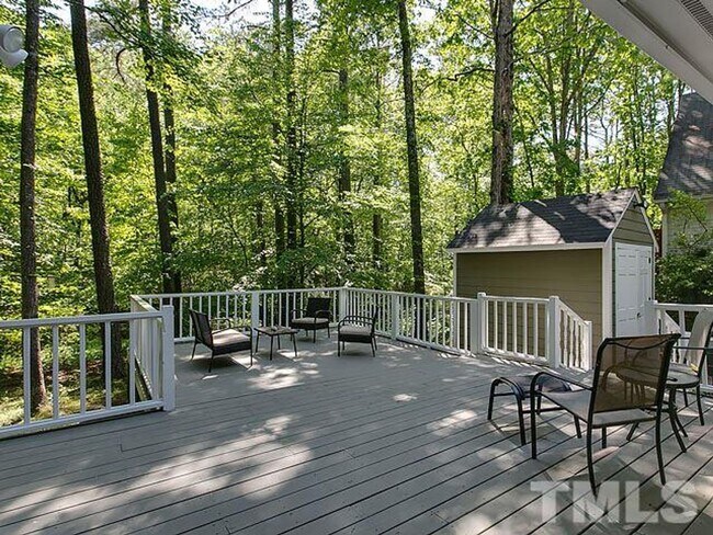 Building Photo - Gorgeous 3 Bedroom Home, Hardwood Floors, ...