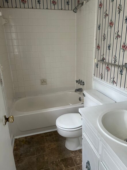 Building Photo - 2945 Rollingwood Dr