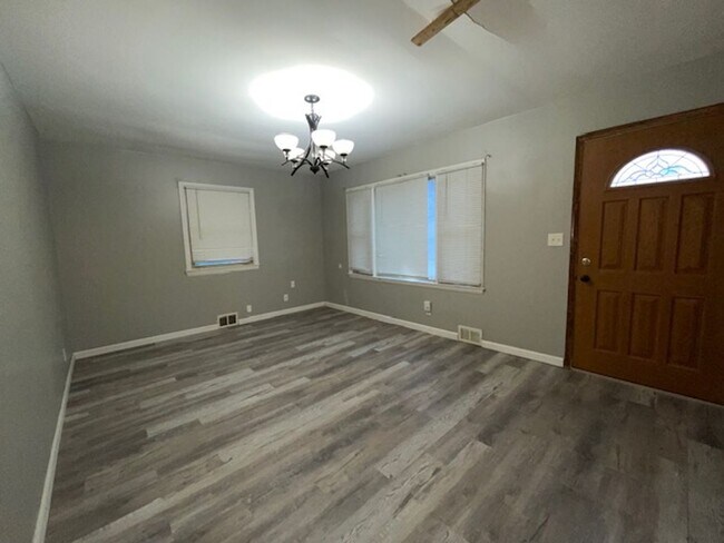Building Photo - 4 bedroom house