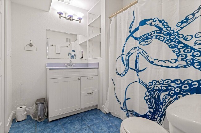 Building Photo - 909 Indian Dr