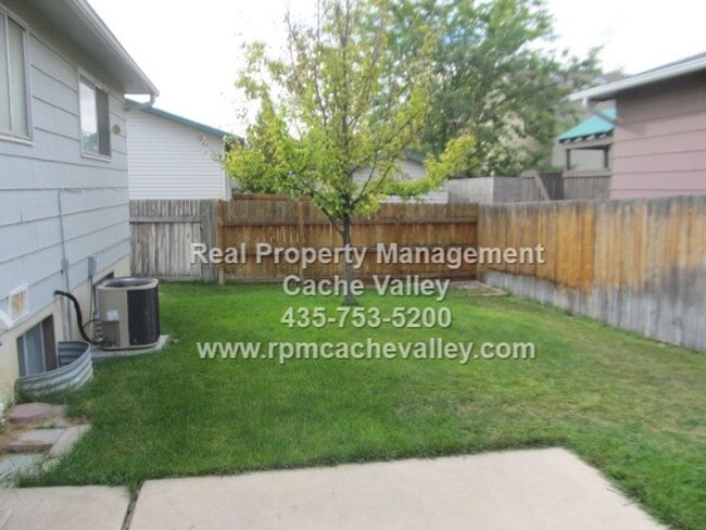 Building Photo - A Pet Friendly 4 Bed, 3 Bath House in Nort...
