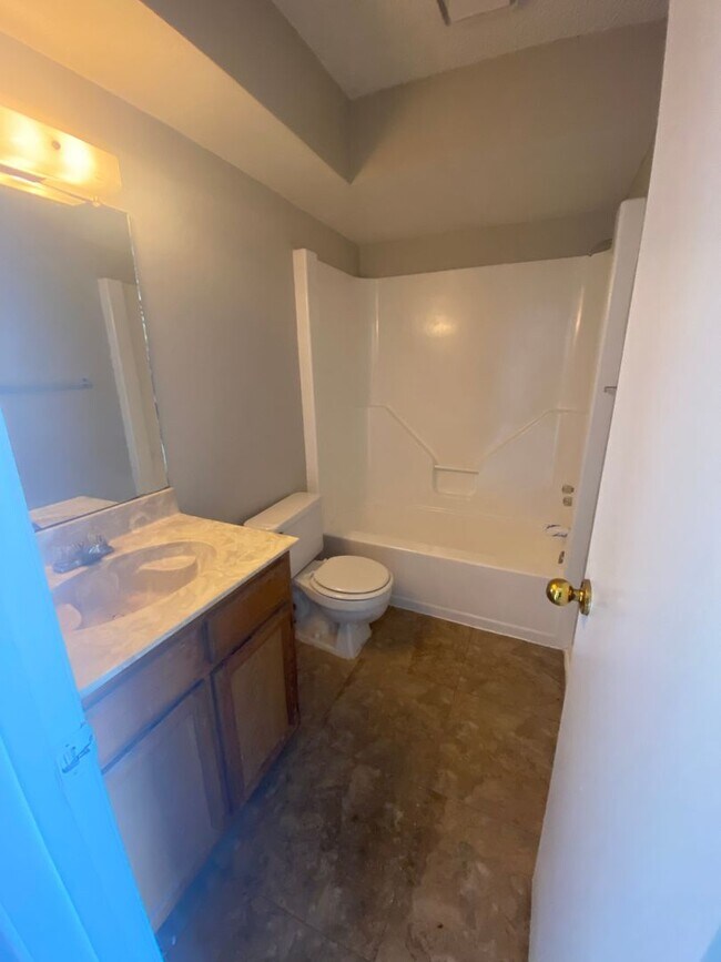 Building Photo - 5510 Brookview Ct