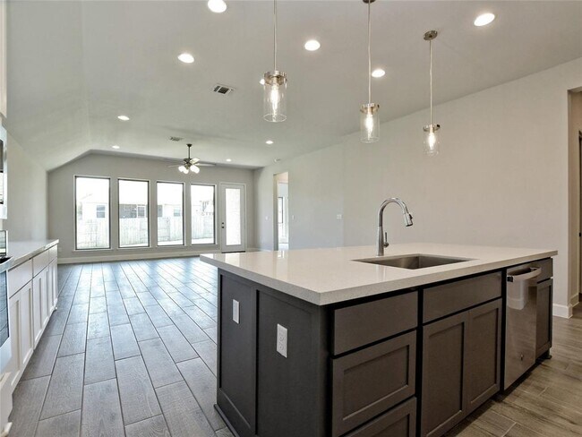 Building Photo - 612 Jefferson Dr