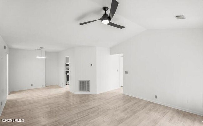 Building Photo - 2909 Waters Edge Ct E