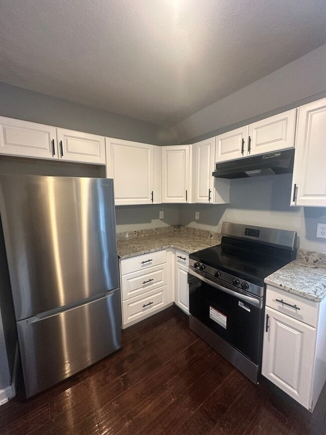 Building Photo - 254 Bowmanville St