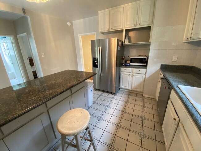 Building Photo - 2811-2815 Telegraph Ave