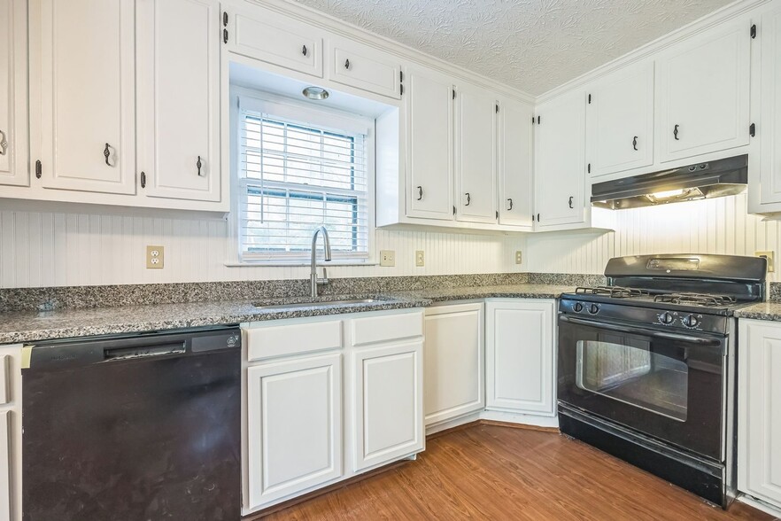 Building Photo - 240 Brandenburgh Cir