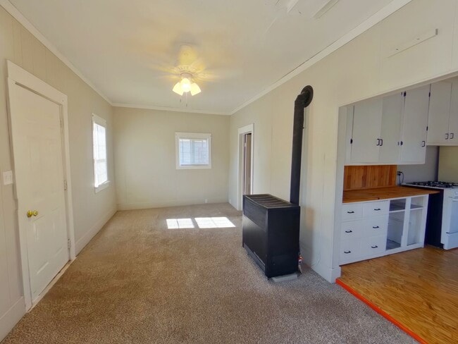 Building Photo - Charming 1Bed/1Bath House!