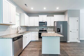 Building Photo - Move-In Special: Save $500 on Your First Month’s Rent! 3 Bedroom Triplex in Smithfield!