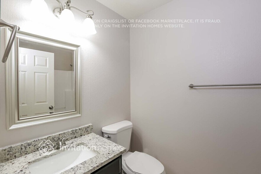 Building Photo - 900 E Jasper Dr