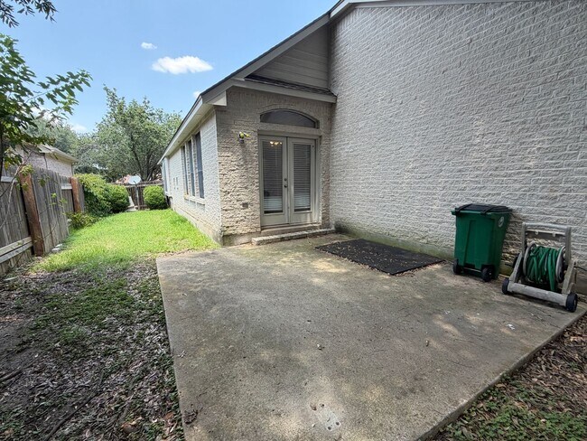 Building Photo - 2007 Creole Dr