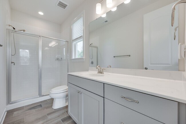 Building Photo - Gorgeous 4 bed 3.5 bath French country hom...