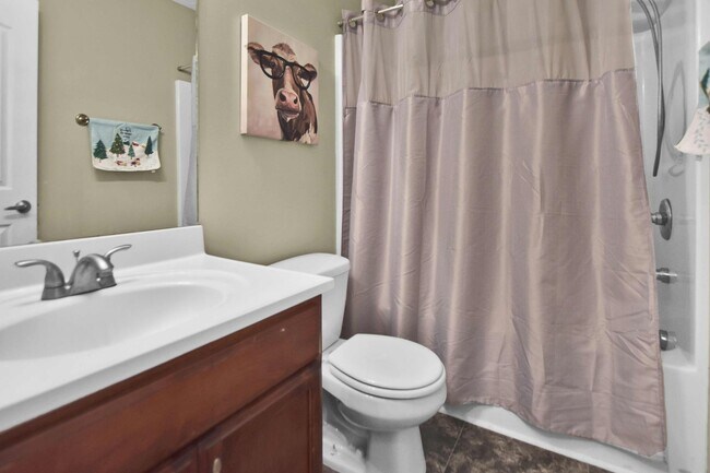 Building Photo - Pet Friendly Three Bedroom with Bonus!