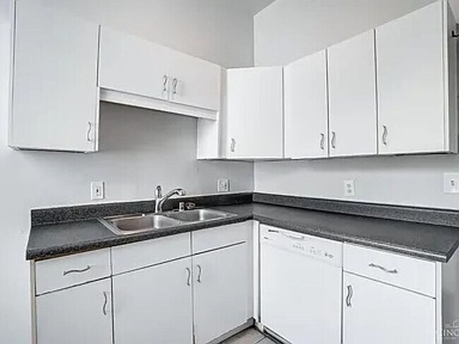 Building Photo - 2705 Hackberry St