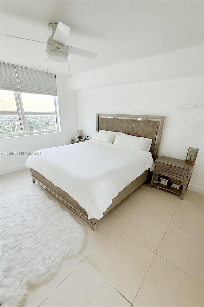 Building Photo - 610 W Las Olas Blvd