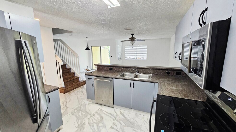 Kitchen - 1131 Imperial Lake Rd