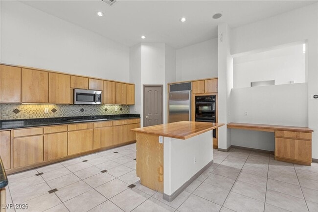 Building Photo - 8009 Clock Tower Ct