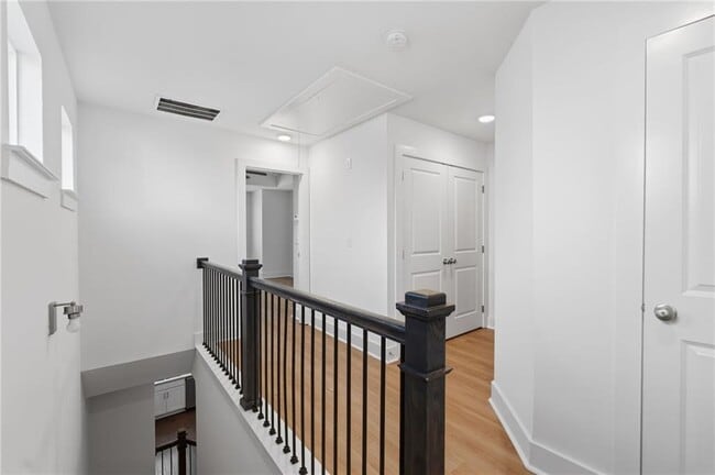 Building Photo - 6405 Shalks Xing Dr