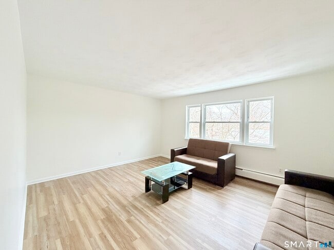 Building Photo - 76 Highland Ct