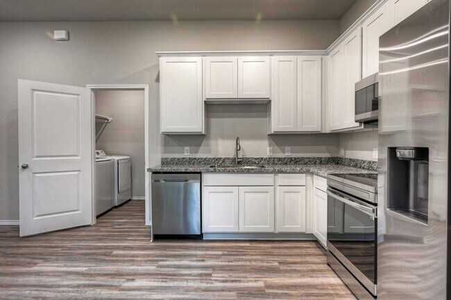 Building Photo - 12091 Canal St