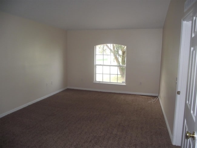 Building Photo - 255 Lobelia Dr