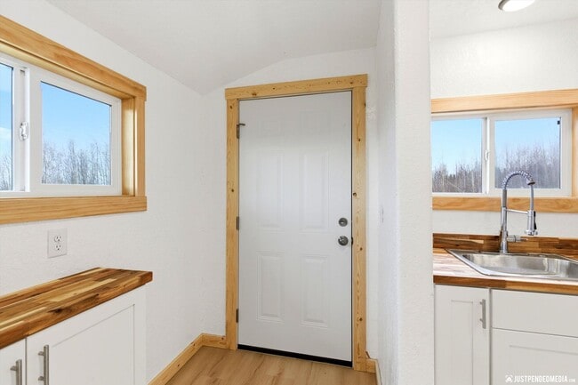 Building Photo - 2 BEDROOM | 1 BATHROOM | SINGLE FAMILY HOME | LARGE LOT