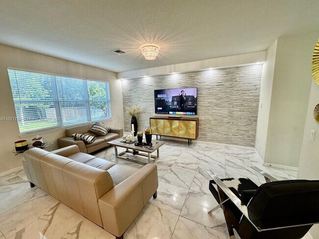 Building Photo - 4334 Ficus St