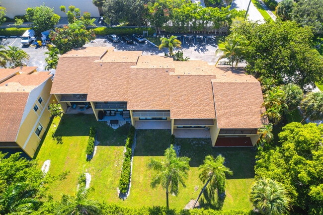 Building Photo - 660 Coventry St