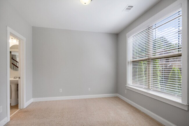 Building Photo - 2056 Hatteras Wy