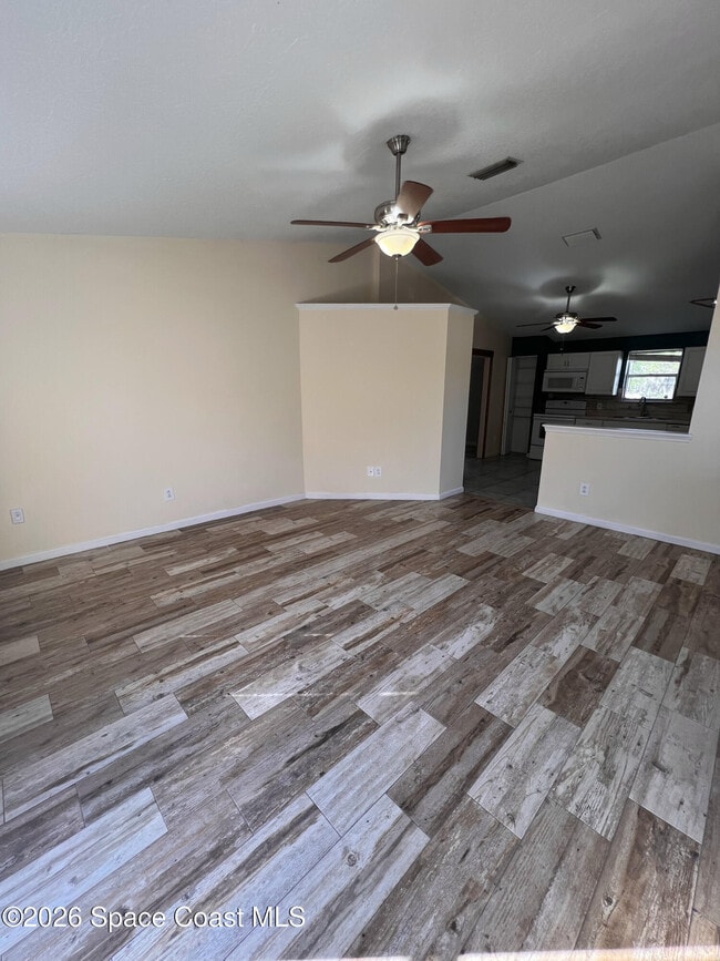 Building Photo - 1330 Lichty St