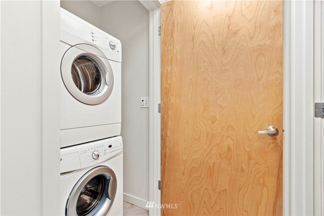 Building Photo - Must See Beautiful Townhome with option to...